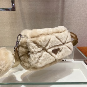 Prada Пушистый три в одном Артикул： 1BC292 Этот пушистый три в о