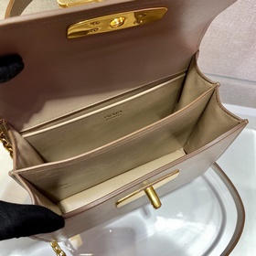 Prada Новая осенне-зимняя модель сумки через плечо, артикул： 1BD0
