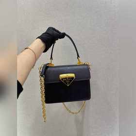 Сумка Prada через плечо Новая осенне-зимняя коллекция Артикул： 1