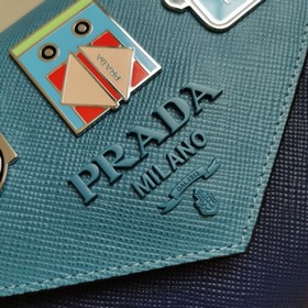 Новейшая модель Prada, артикул： 1BD127, сумка через плечо с фигур