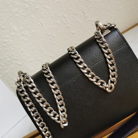 Prada Модель： 1BD127 Сумка через плечо из кожи Saffiano и телячье