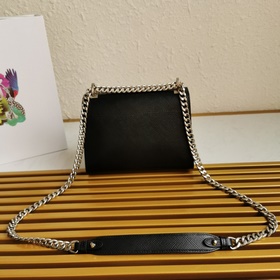 Prada Модель： 1BD127 Сумка через плечо из кожи Saffiano и телячье