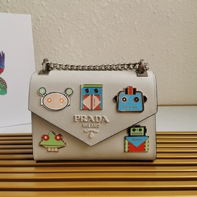 Prada Модель： 1BD127 Сумка через плечо с фигуркой из кожи Saffian