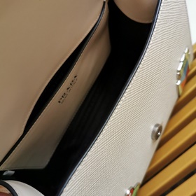 Prada Модель： 1BD127 Сумка через плечо с фигуркой из кожи Saffian