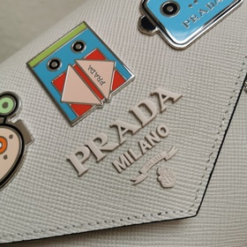 Prada Модель： 1BD127 Сумка через плечо с фигуркой из кожи Saffian