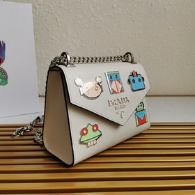 Prada Модель： 1BD127 Сумка через плечо с фигуркой из кожи Saffian
