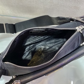 Prada  Новая сумка-близнец Модель： 1BH168 Эта сумка-близнец из н