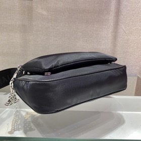 Prada  Новая сумка-близнец Модель： 1BH168 Эта сумка-близнец из н
