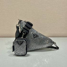 Prada Сумка с треугольным дизайном и блестящими стразами Артикул