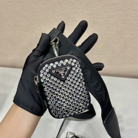 Prada Сумка с треугольным дизайном и блестящими стразами Артикул