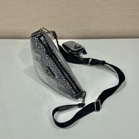 Prada Сумка с треугольным дизайном и блестящими стразами Артикул