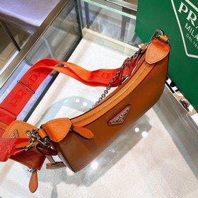 Prada Самая популярная сумка Hobo 3 в 1 (полностью из кожи) Сумка