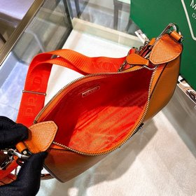 Prada Самая популярная сумка Hobo 3 в 1 (полностью из кожи) Сумка