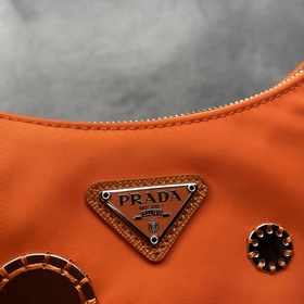 Prada Трехфункциональная сумка с вышивкой и блестками Новая моде