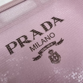 Prada Сумка с пайетками Артикул： 1BG416 Пайетки Эта сумка-тоут у