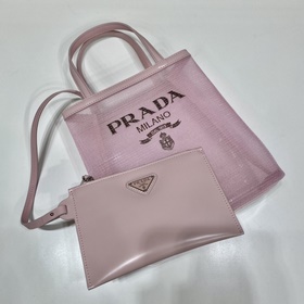 Prada Сумка с пайетками Артикул： 1BG417 Пайетки Эта сумка-тоут у