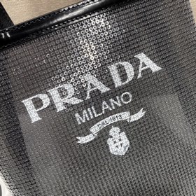 Prada Сумка с пайетками Артикул： 1BG417 Пайетки Эта сумка-тоут у