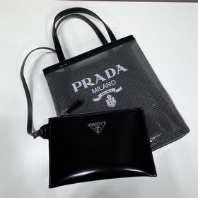 Prada Сумка с пайетками Артикул： 1BG417 Пайетки Эта сумка-тоут у