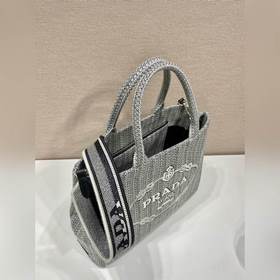PRADA Вышитая сумка-тоут Артикул： 1BA342 Вышивка Эта сумка-тоут 