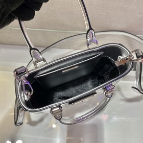 Prada Маленькая сумка с ручкой Модель： 1BA331 Эта лаконичная сум