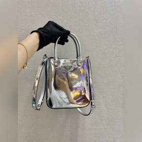Prada Маленькая сумка с ручкой Модель： 1BA331 Эта лаконичная сум