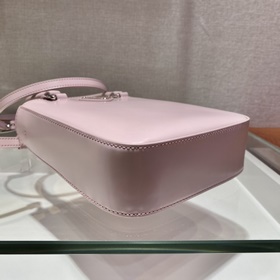 Prada Маленькая сумка с ручкой Модель： 1BA331 Эта лаконичная сум