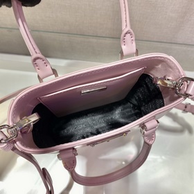 Prada Маленькая сумка с ручкой Модель： 1BA331 Эта лаконичная сум
