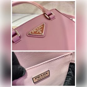 Prada Маленькая сумка с ручкой Модель： 1BA331 Эта лаконичная сум