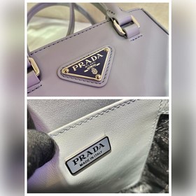 Prada Маленькая сумка с ручкой Модель： 1BA331 Эта лаконичная сум