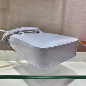 Prada Маленькая сумка с ручкой Модель： 1BA331 Эта лаконичная сум