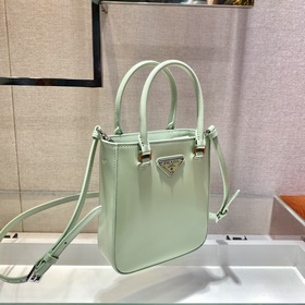 Prada Маленькая сумка с ручкой Модель： 1BA331 Эта лаконичная сум