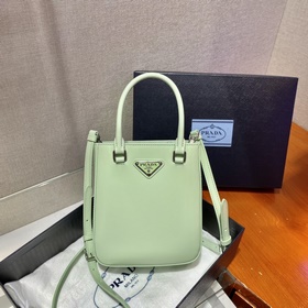 Prada Маленькая сумка с ручкой Модель： 1BA331 Эта лаконичная сум
