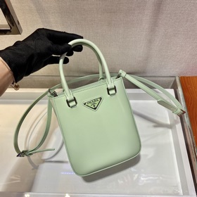 Prada Маленькая сумка с ручкой Модель： 1BA331 Эта лаконичная сум