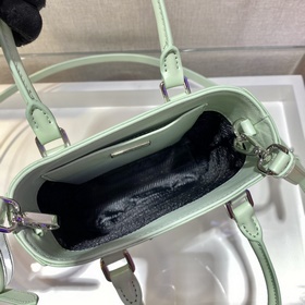 Prada Маленькая сумка с ручкой Модель： 1BA331 Эта лаконичная сум