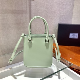Prada Маленькая сумка с ручкой Модель： 1BA331 Эта лаконичная сум
