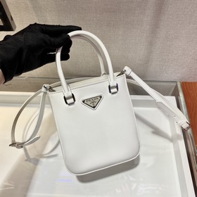 Prada Маленькая сумка с ручкой Модель： 1BA331 Эта лаконичная сум