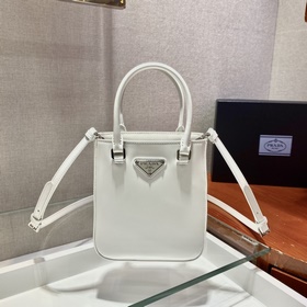 Prada Маленькая сумка с ручкой Модель： 1BA331 Эта лаконичная сум
