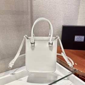 Prada Маленькая сумка с ручкой Модель： 1BA331 Эта лаконичная сум