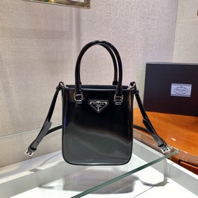 Prada Маленькая сумка с ручкой Модель： 1BA331 Эта лаконичная сум