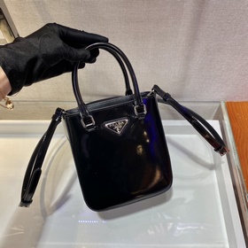 Prada Маленькая сумка с ручкой Модель： 1BA331 Эта лаконичная сум