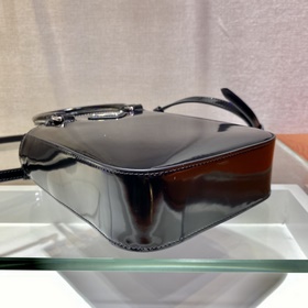 Prada Маленькая сумка с ручкой Модель： 1BA331 Эта лаконичная сум