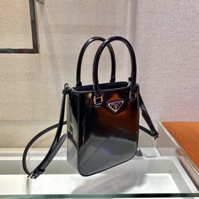 Prada Маленькая сумка с ручкой Модель： 1BA331 Эта лаконичная сум