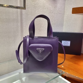Prada Новая женская сумка Модель： 1BG418 Эта сумка изготовлена и