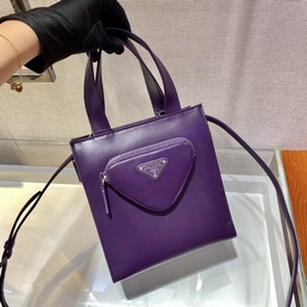 Prada Новая женская сумка Модель： 1BG418 Эта сумка изготовлена и