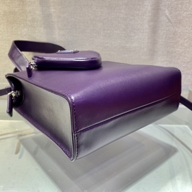 Prada Новая женская сумка Модель： 1BG418 Эта сумка изготовлена и