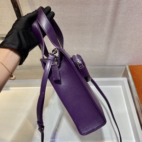 Prada Новая женская сумка Модель： 1BG418 Эта сумка изготовлена и