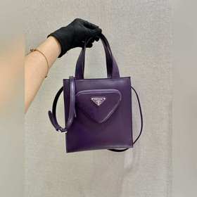 Prada Новая женская сумка Модель： 1BG418 Эта сумка изготовлена и