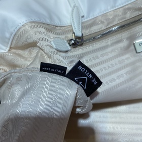 Prada Новая сумка-тоут Модель： 1BG107 Эта сумка среднего размера