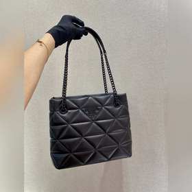 Prada Новая сумка-тоут Модель： 1BG298 Стеганая мягкая кожа созда