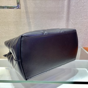 Prada Новая сумка-тоут Модель： 1BG298 Стеганая мягкая кожа созда
